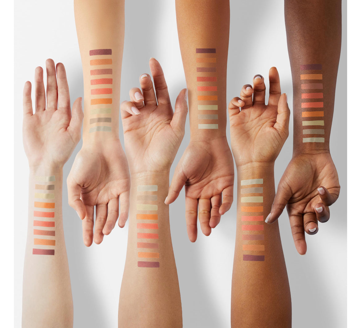 Paleta de sombras de ojos: 9 tonos mate brillante metálico.