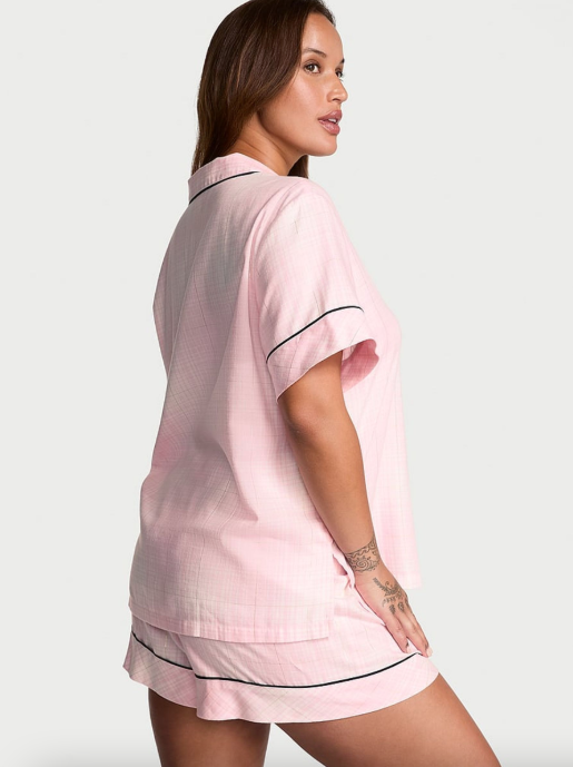 Conjunto de pijama corto de franela rosa con cuadros blancos y flores bonitas - La Tiendita de la Jose