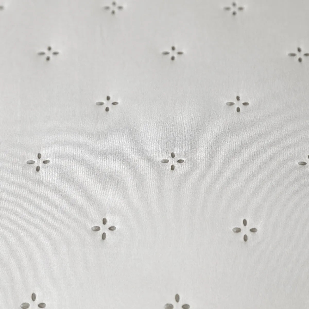 Juego Para Cama De Microfibra En Color Blanco Tamaño King Cic