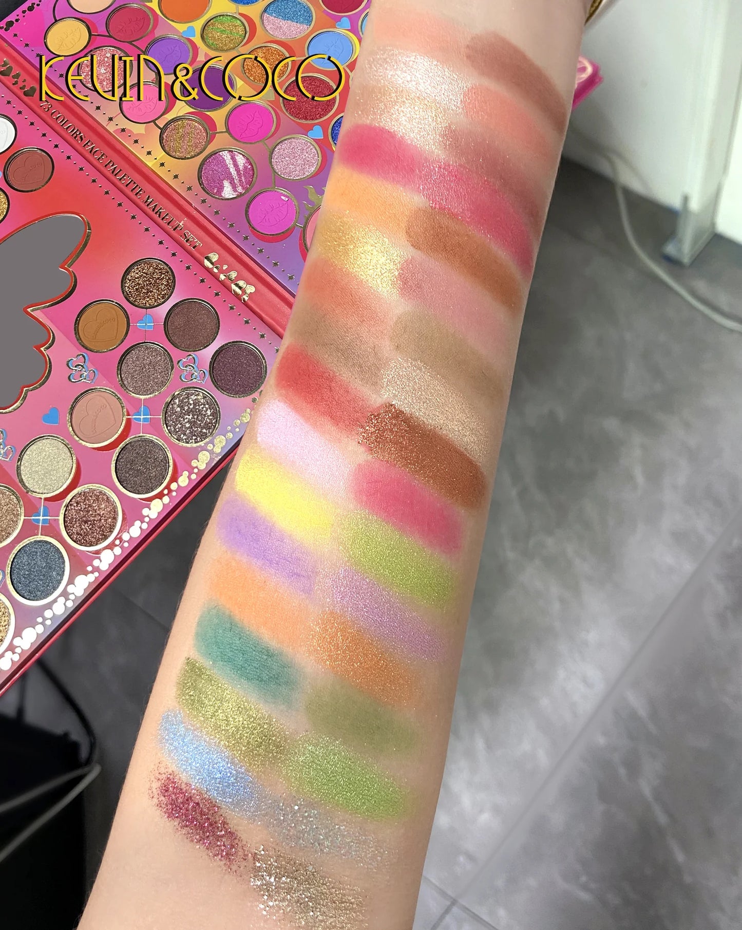 Kevin & Coco Happy New Year Paleta de sombras de ojos - La Tiendita de la Jose