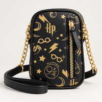 Detalle del estampado y cierre frontal del bolso Harry Potter