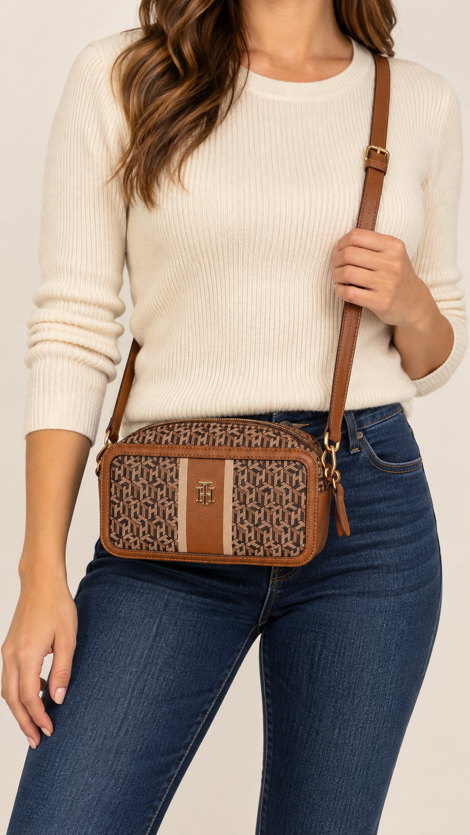 Crossbody Tommy Hilfiger café: modelo