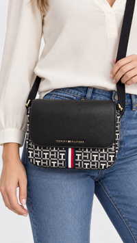 Crossbody Tommy Hilfiger con monograma: modelo