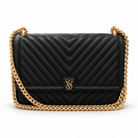 Crossbody Victoria's Secret negra acolchada con cadena dorada
