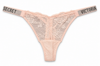 Calzón Victoria’s Secret de encaje rosado con brillos, vista frontal