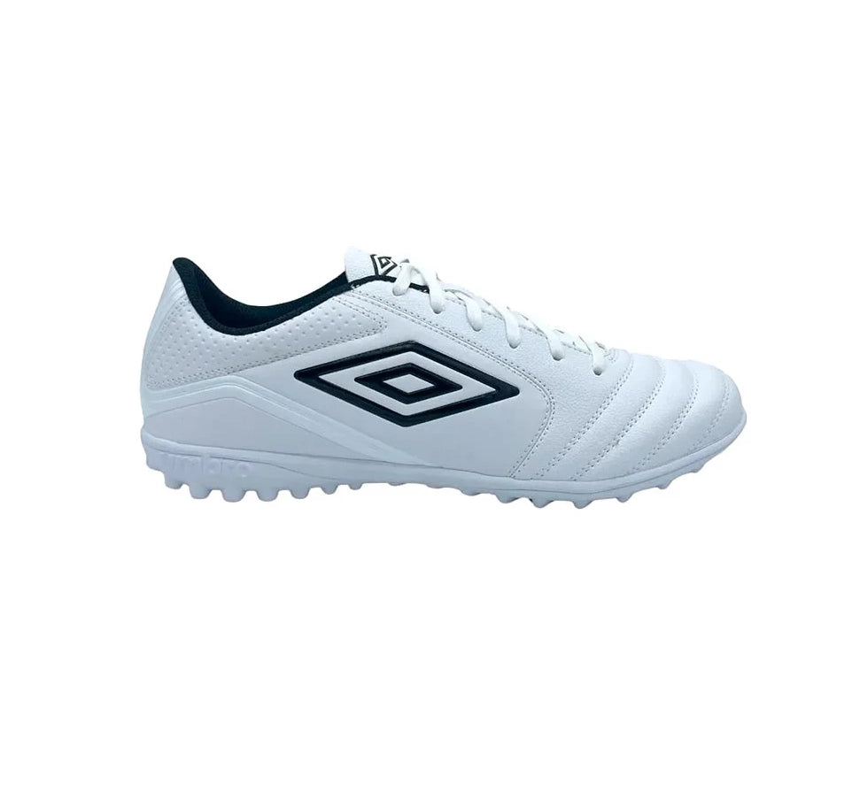 ZAPATILLAS HOMBRE UMBRO FÚTBOL BLANCO CLASSICO XII LT TF - La Tiendita de la Jose