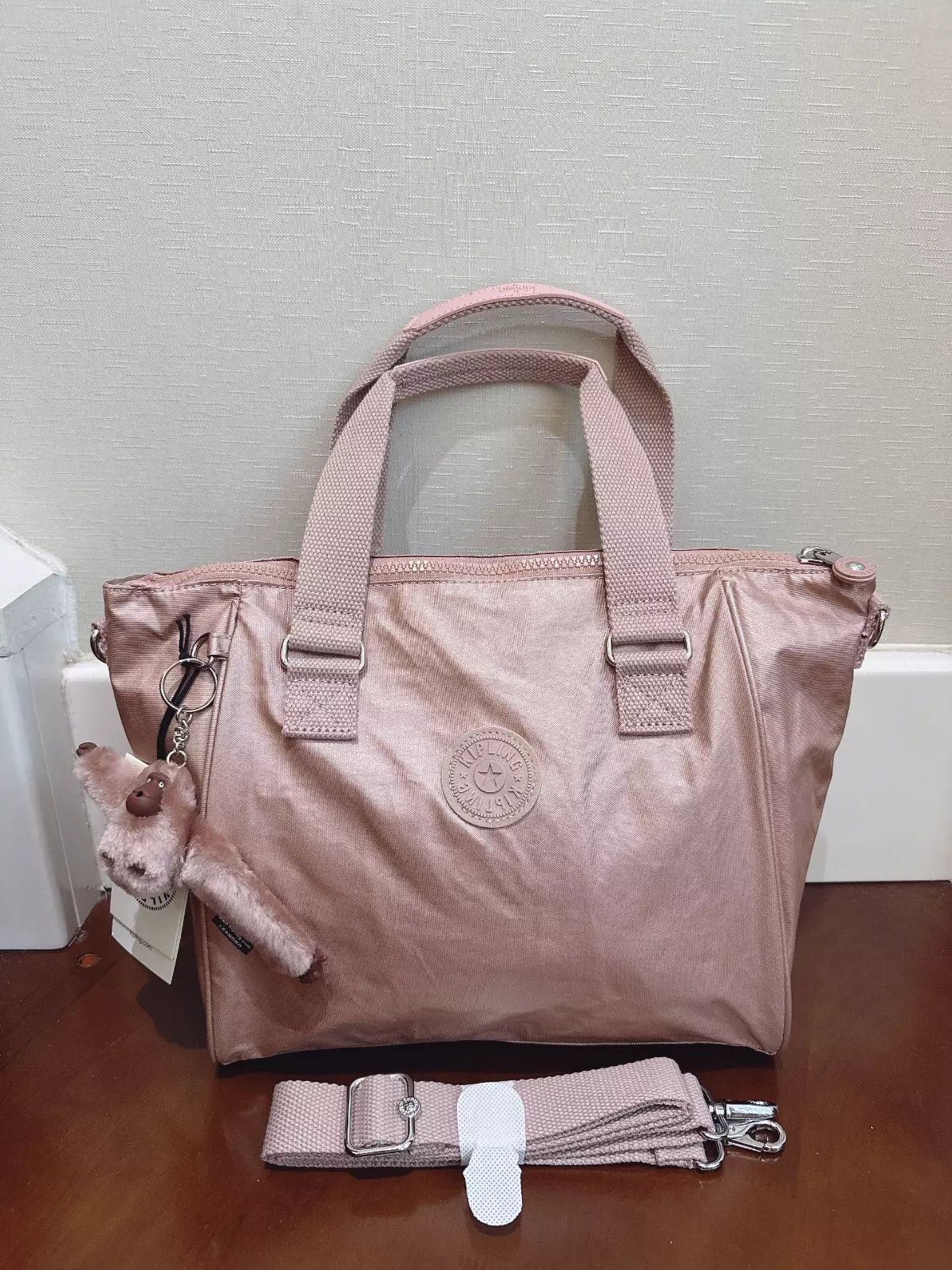 Bolso Bandolera Kipling Metálico Oro Rosa para Mujer - La Tiendita de la Jose